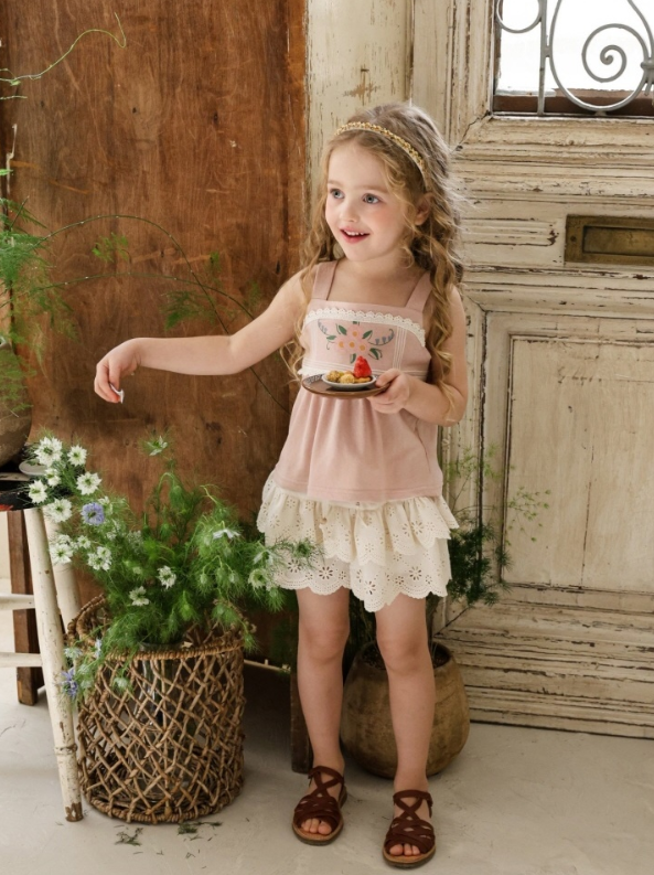[K-Premium] Flower-Punching Banded Sleeveless Blouse