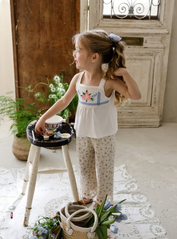 [K-Premium] Delicate Floral Embroidery Lace Pants