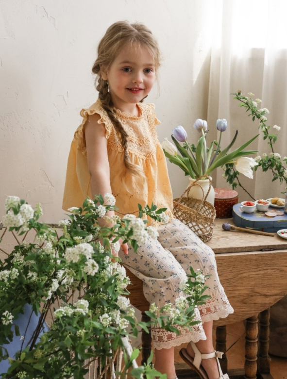 [K-Premium] Delicate Floral Embroidery Lace Pants