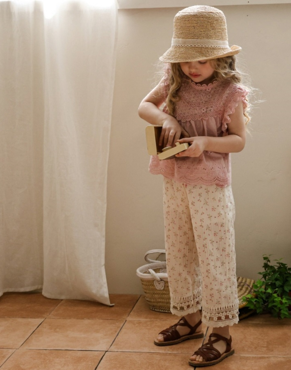 [K-Premium] Delicate Floral Embroidery Lace Pants