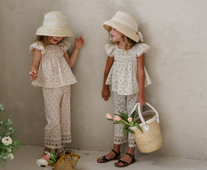 [K-Premium] Floral Embroidery Volume Sleeveless Blouse