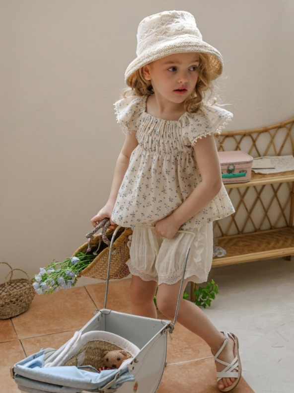 [K-Premium] Floral Embroidery Volume Sleeveless Blouse