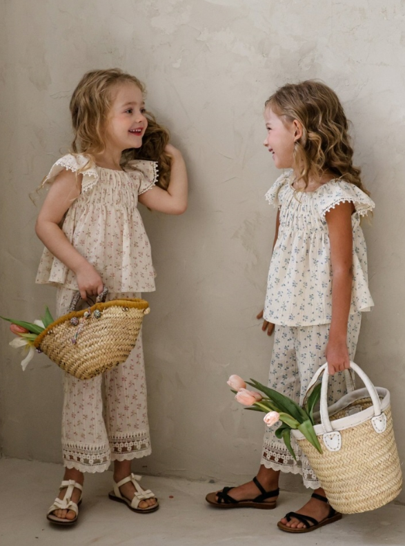 [K-Premium] Floral Embroidery Volume Sleeveless Blouse