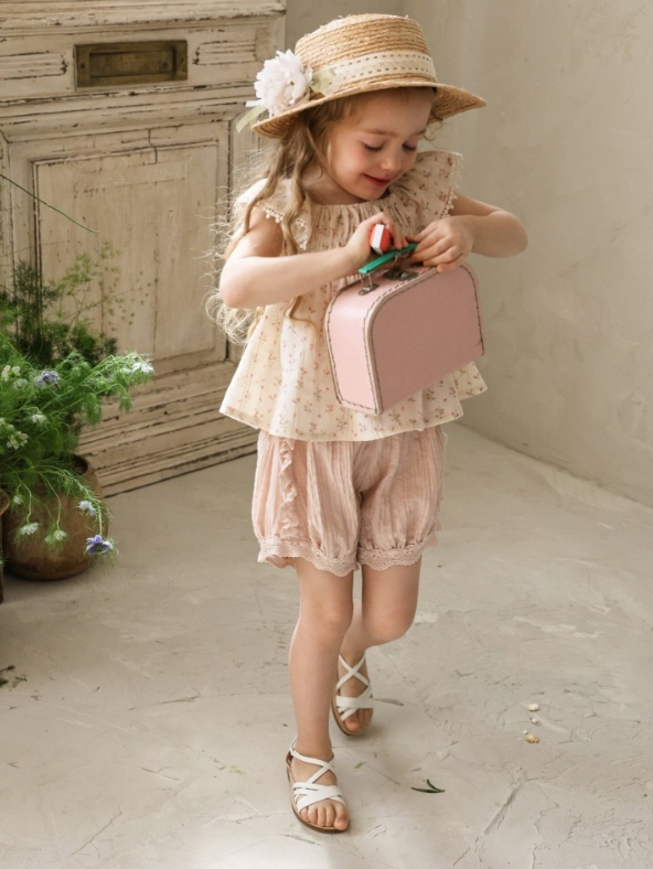 [K-Premium] Floral Embroidery Volume Sleeveless Blouse