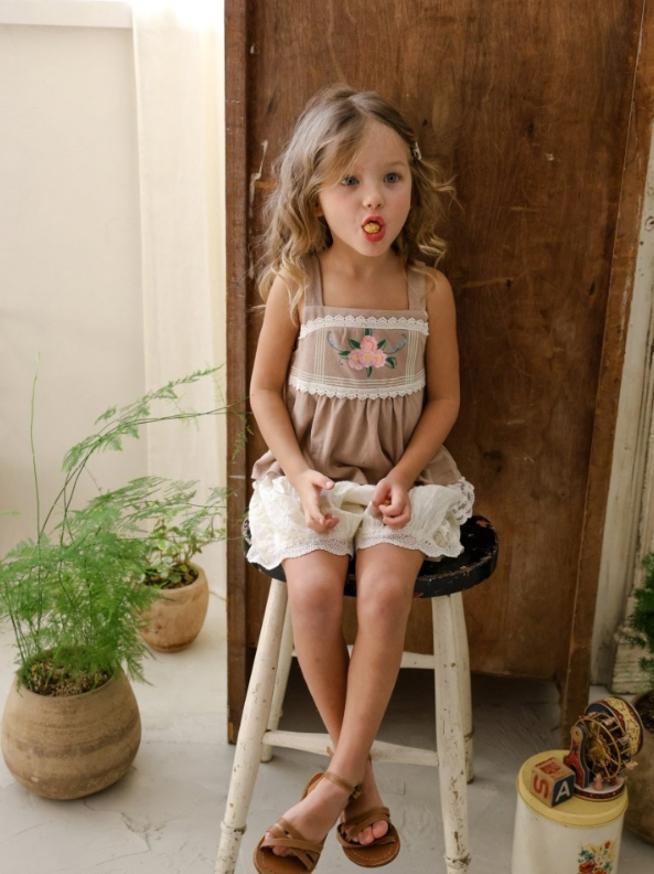 [K-Premium] Magical Flower Lace Sleeveless Blouse