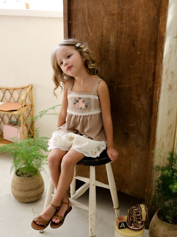 [K-Premium] Magical Flower Lace Sleeveless Blouse