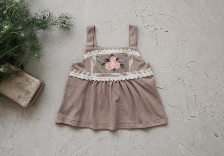 [K-Premium] Magical Flower Lace Sleeveless Blouse