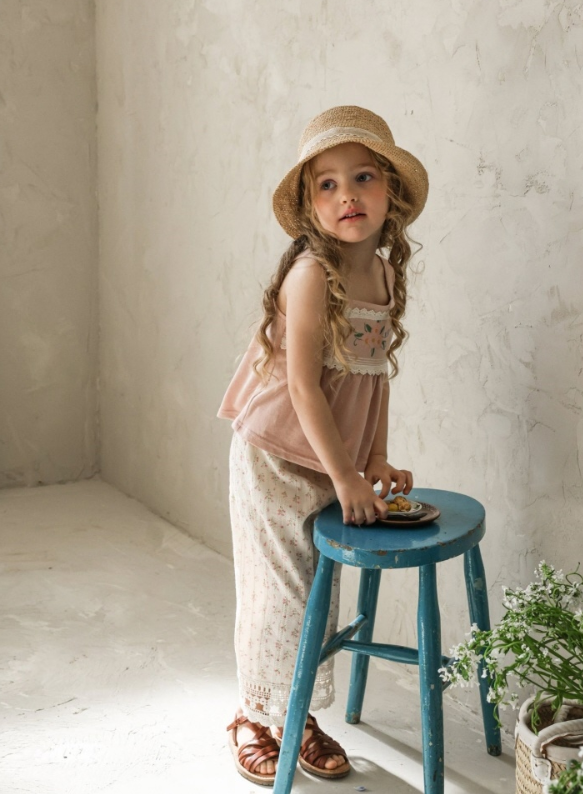 [K-Premium] Magical Flower Lace Sleeveless Blouse